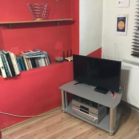 شقة Studio Red And White وودج المظهر الخارجي الصورة