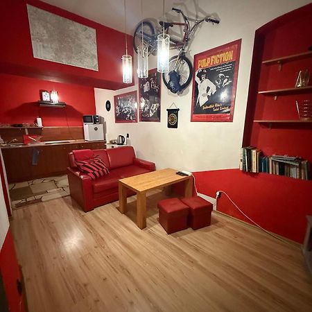 شقة Studio Red And White وودج المظهر الخارجي الصورة
