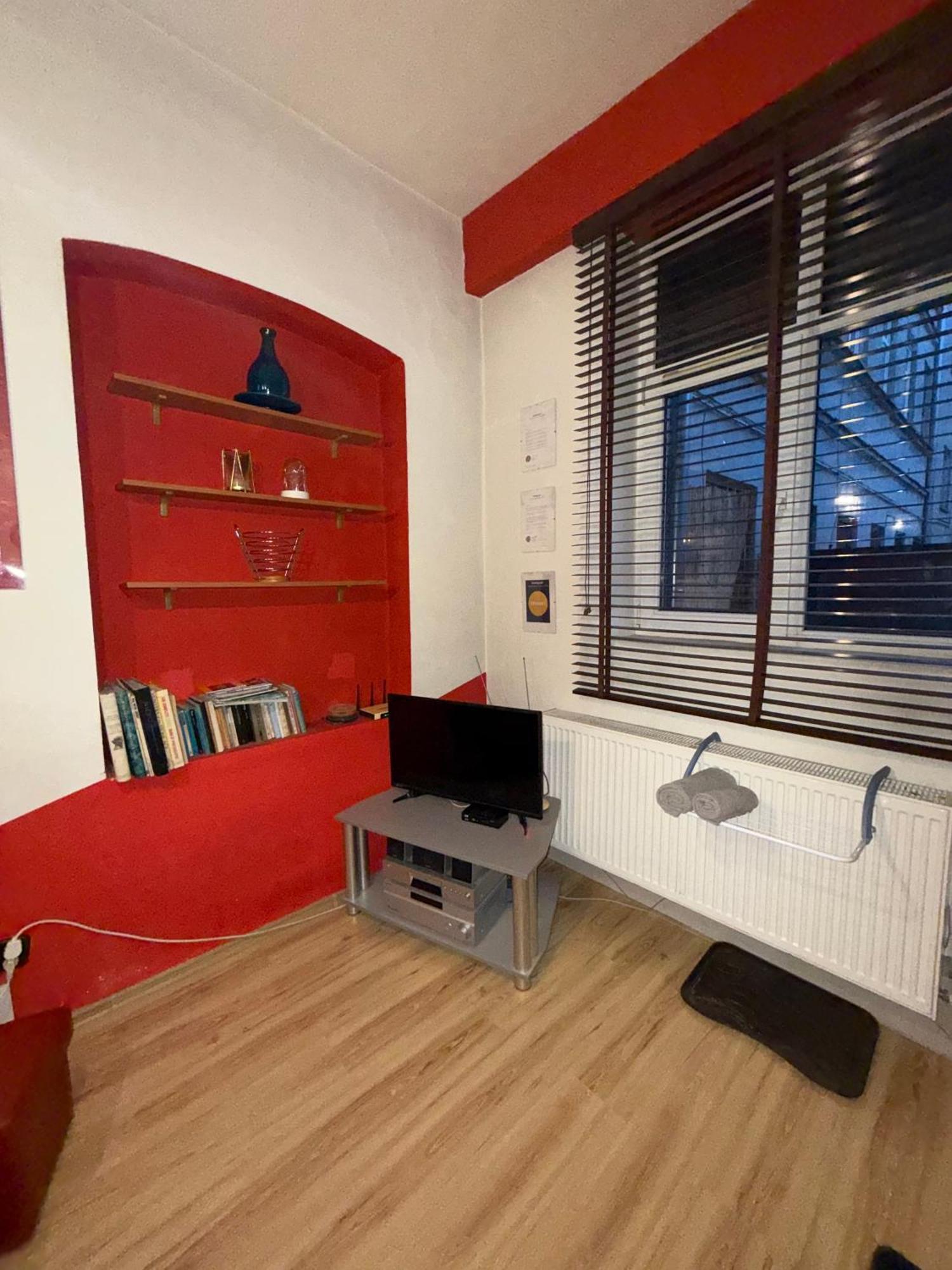 شقة Studio Red And White وودج المظهر الخارجي الصورة