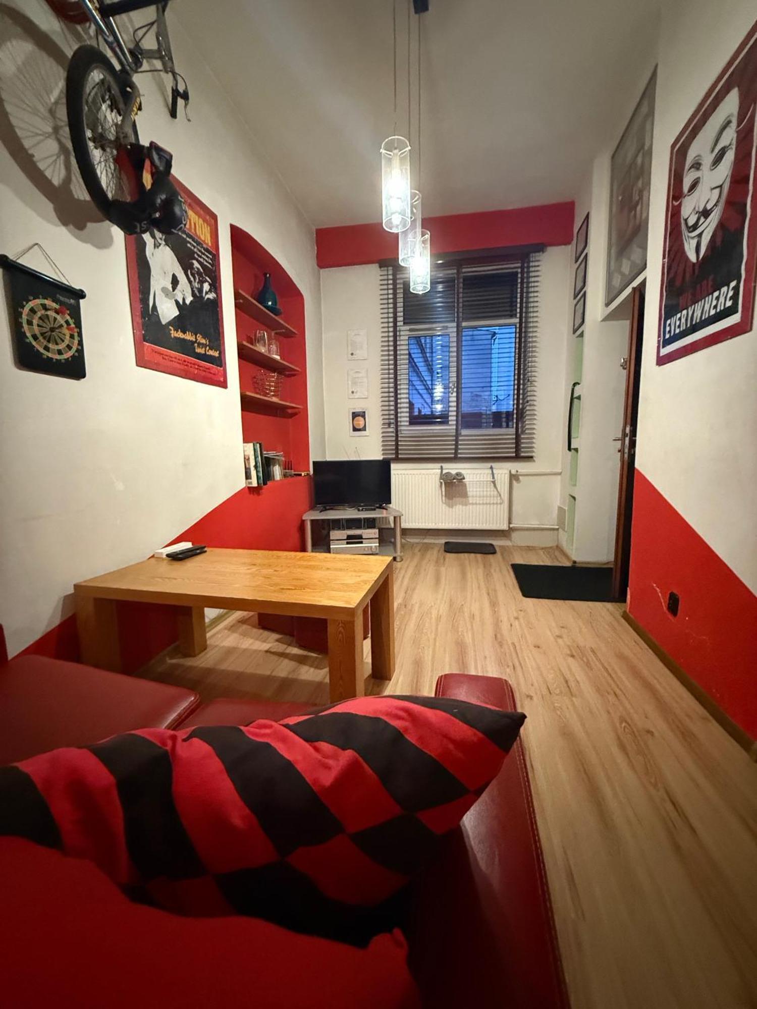 شقة Studio Red And White وودج المظهر الخارجي الصورة